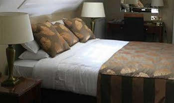 Grovefield House 4*